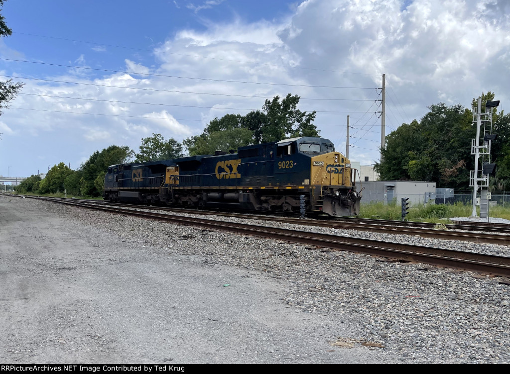 CSX 7929 & 9023